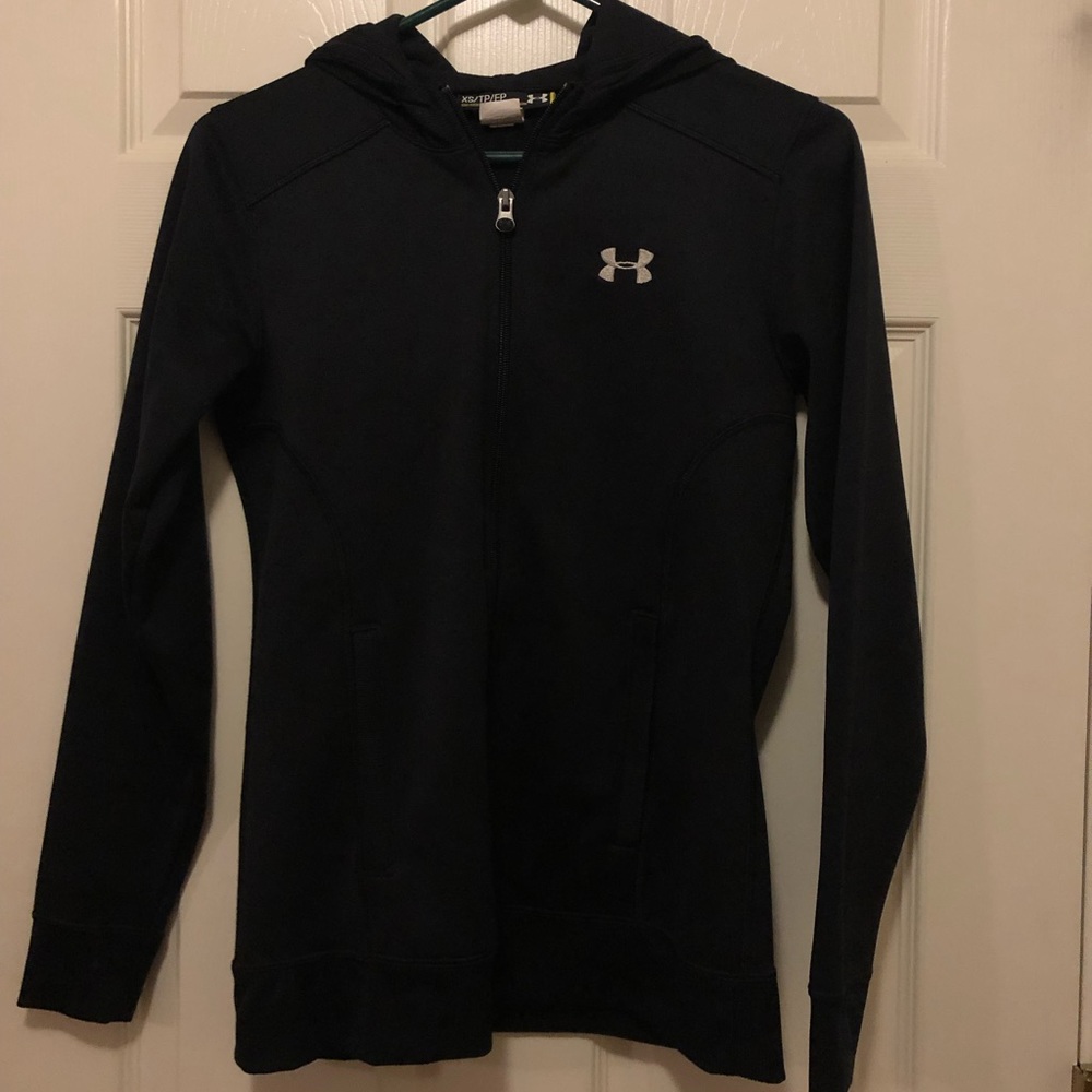 Fitted under armor zip up hoodie.